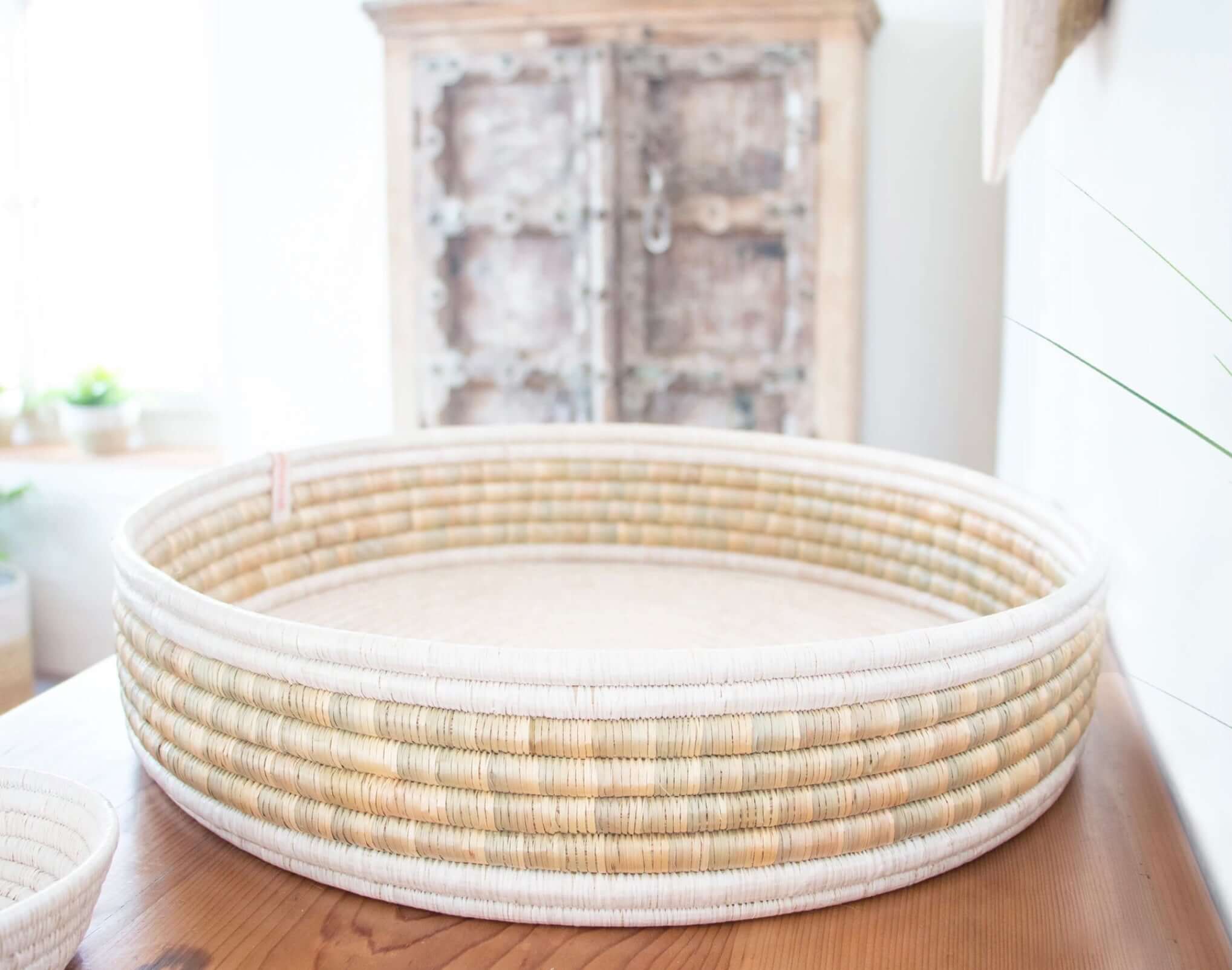 Handmade round woven tray 