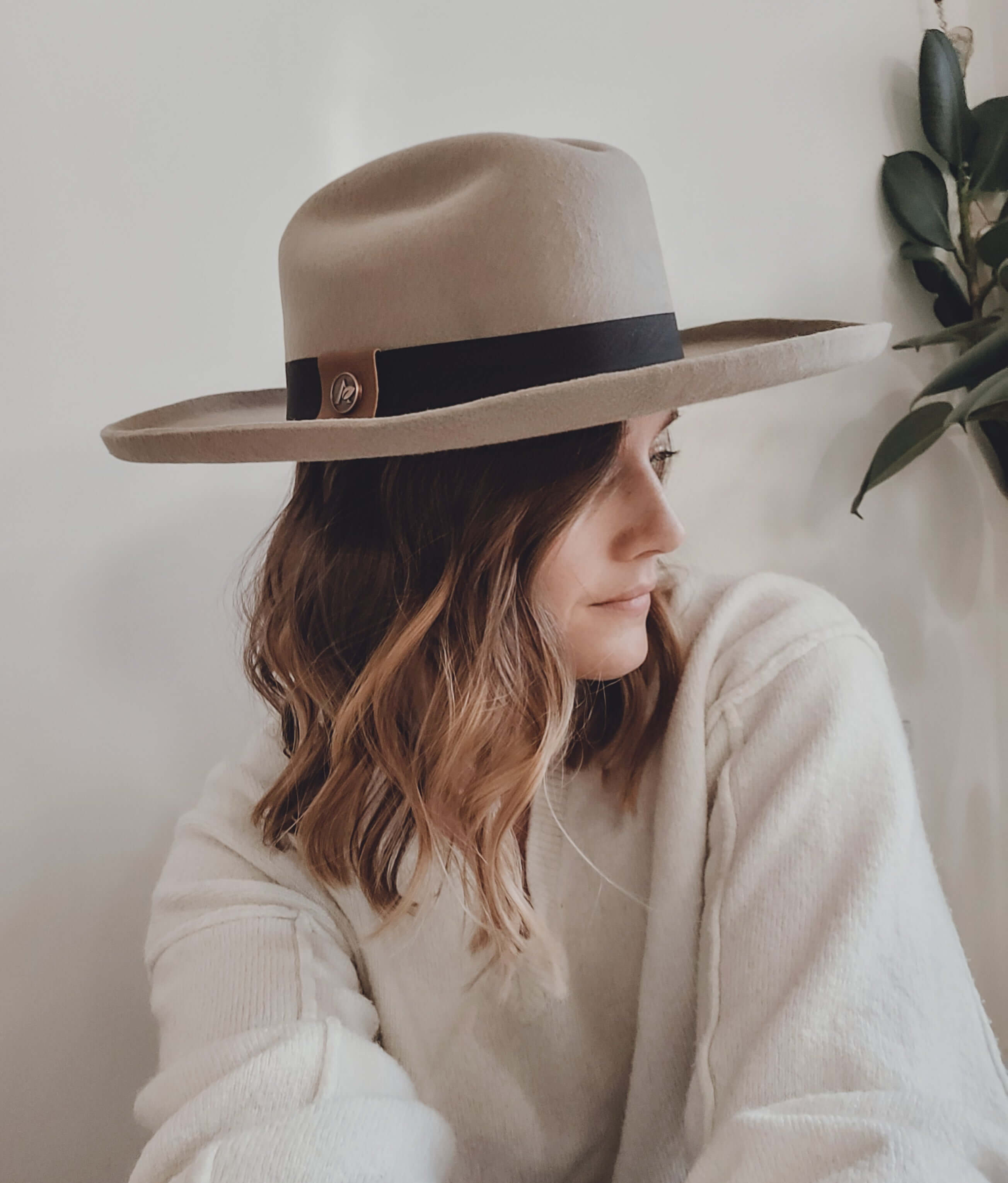 Model wearing Beige Fedora Hat